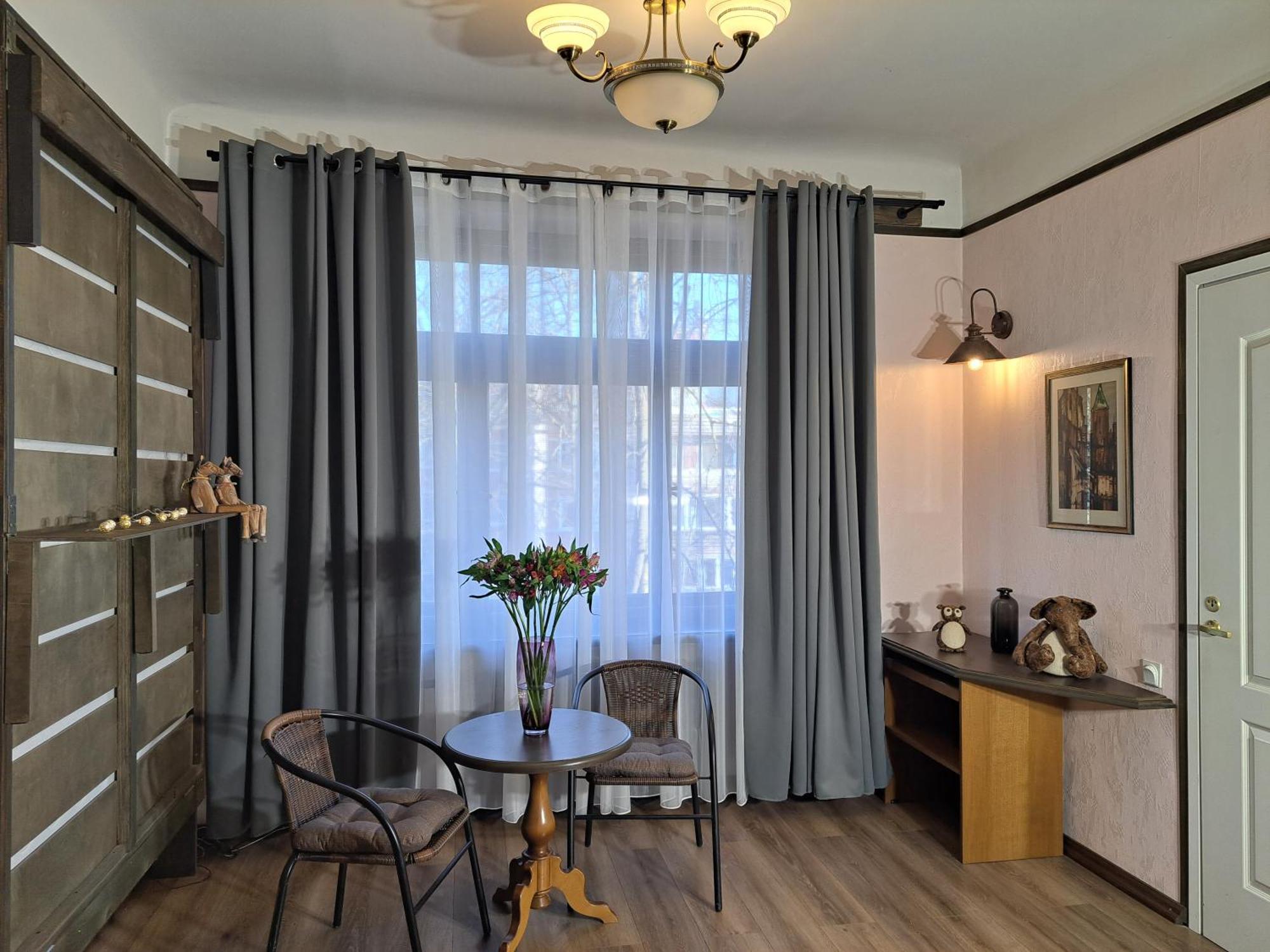 Brother Louie Apartment *